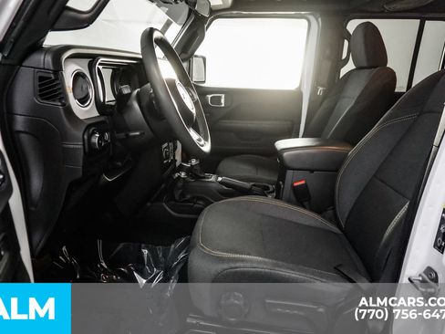 Used 2025 Jeep Wrangler Unlimited Sahara AWD/4WD image 17