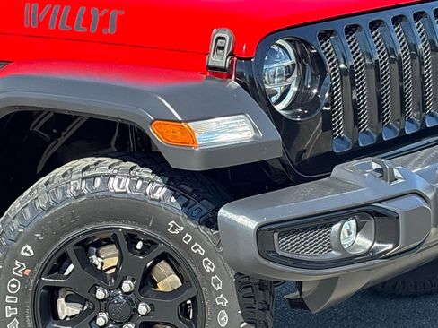 Used 2022 Jeep Wrangler Willys image 9