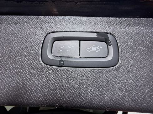 Used 2023 Volvo XC90 B5 Core w/ Protection Package AWD/4WD image 42