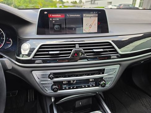 Used 2019 BMW 750i xDrive w/ Executive Package AWD/4WD image 45