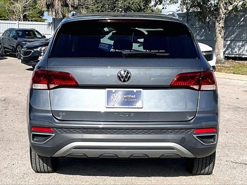Certified 2022 Volkswagen Taos SE w/ Panoramic Sunroof Package image 6