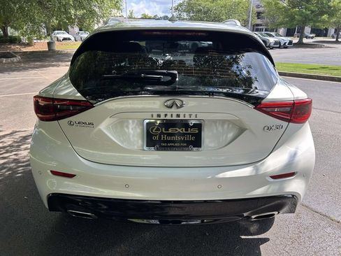 Used 2018 INFINITI QX30 Premium w/ Navigation Package FWD image 3