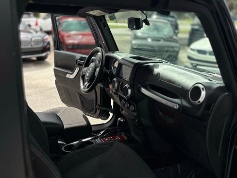 Used 2016 Jeep Wrangler Rubicon w/ Power Convenience Group image 24
