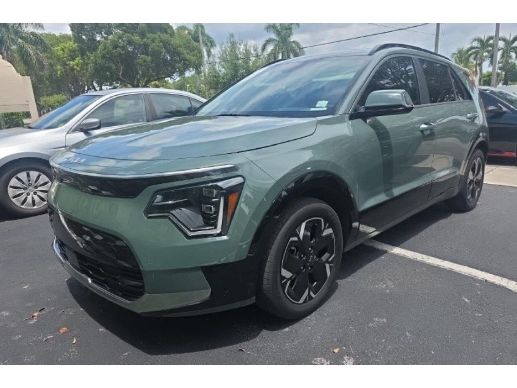 Used 2023 Kia Niro Wave FWD image 2