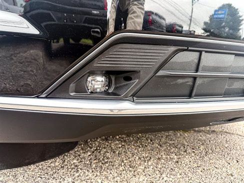 Used 2025 Chevrolet Suburban High Country image 10