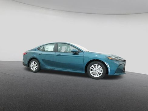 New 2025 Toyota Camry LE image 28