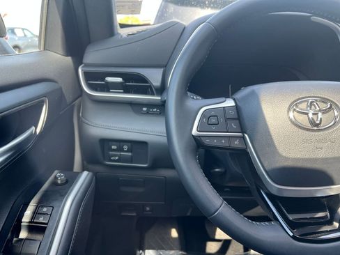 Used 2025 Toyota Highlander XSE AWD/4WD image 37