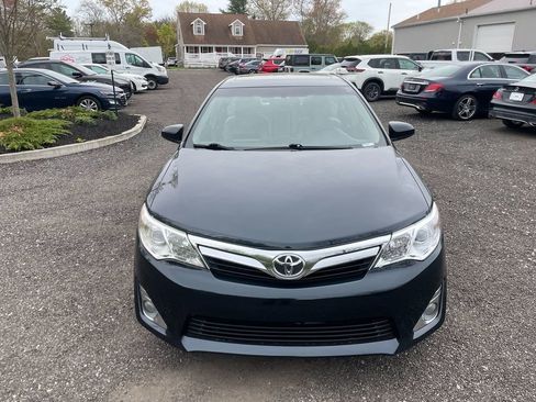Used 2014 Toyota Camry XLE w/ Leather Package FWD image 3