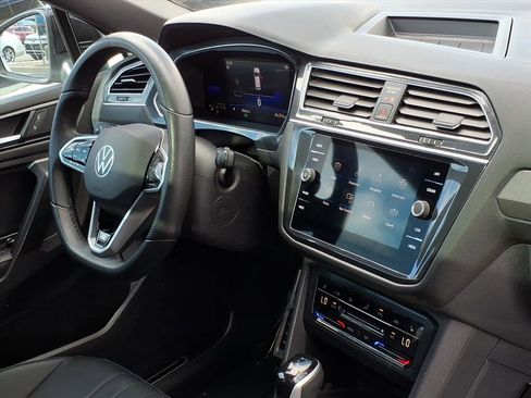 Certified 2022 Volkswagen Tiguan SE R-Line image 12