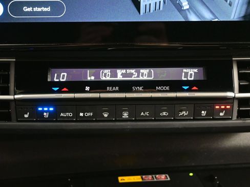 Used 2025 Toyota Sienna Limited AWD/4WD image 22