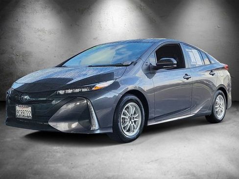 Used 2022 Toyota Prius Prime XLE FWD image 5