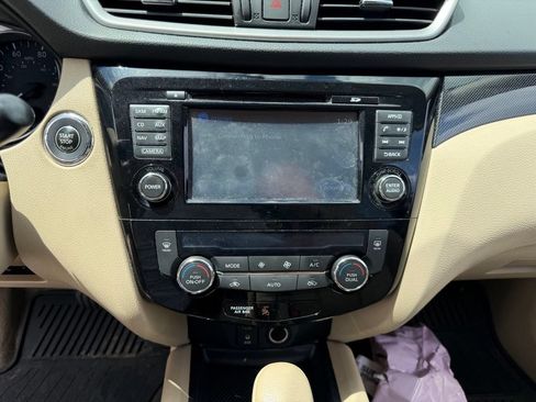 Used 2014 Nissan Rogue SL FWD image 25
