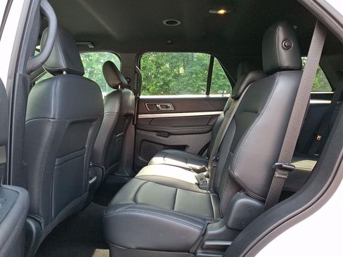 Used 2019 Ford Explorer XLT w/ Equipment Group 202A AWD/4WD image 10
