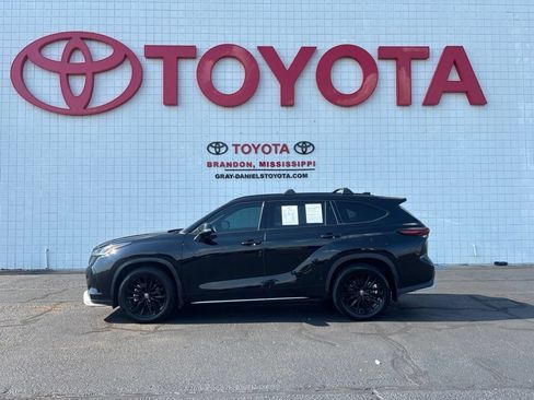 Used 2024 Toyota Highlander XSE FWD image 5