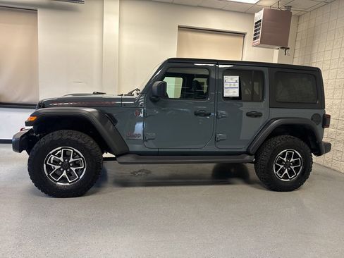 Used 2024 Jeep Wrangler Unlimited Rubicon w/ Convenience Group image 34