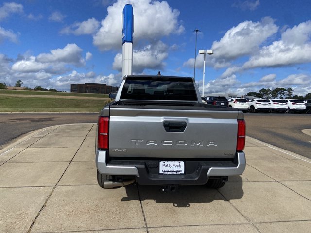 Used 2025 Toyota Tacoma SR5 AWD/4WD image 10