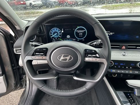 New 2025 Hyundai Elantra Limited image 29