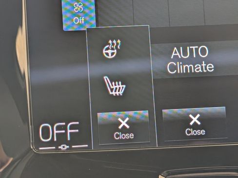 Used 2022 Volvo S60 T8 R-Design image 32