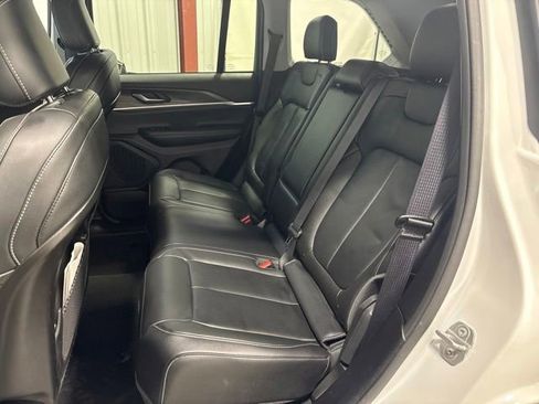 Used 2023 Jeep Grand Cherokee Limited AWD/4WD image 17