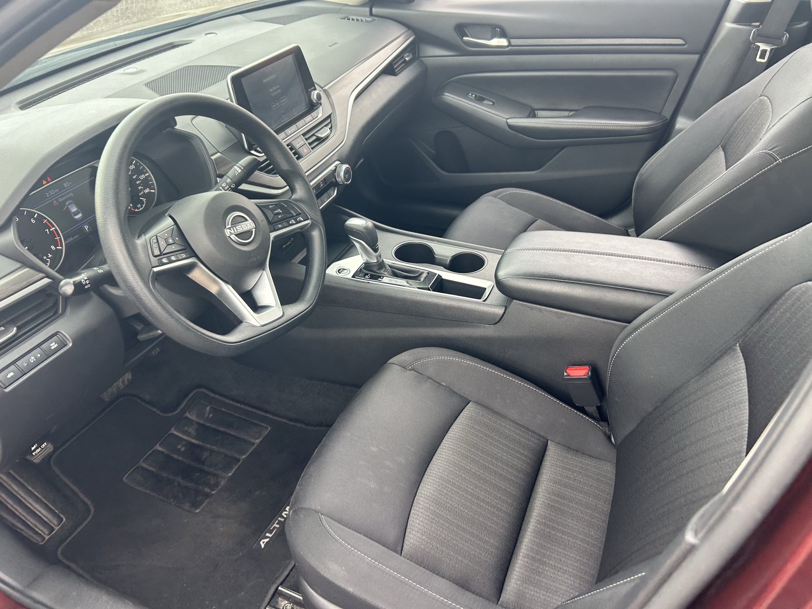 Used 2025 Nissan Altima 2.5 SV FWD image 12