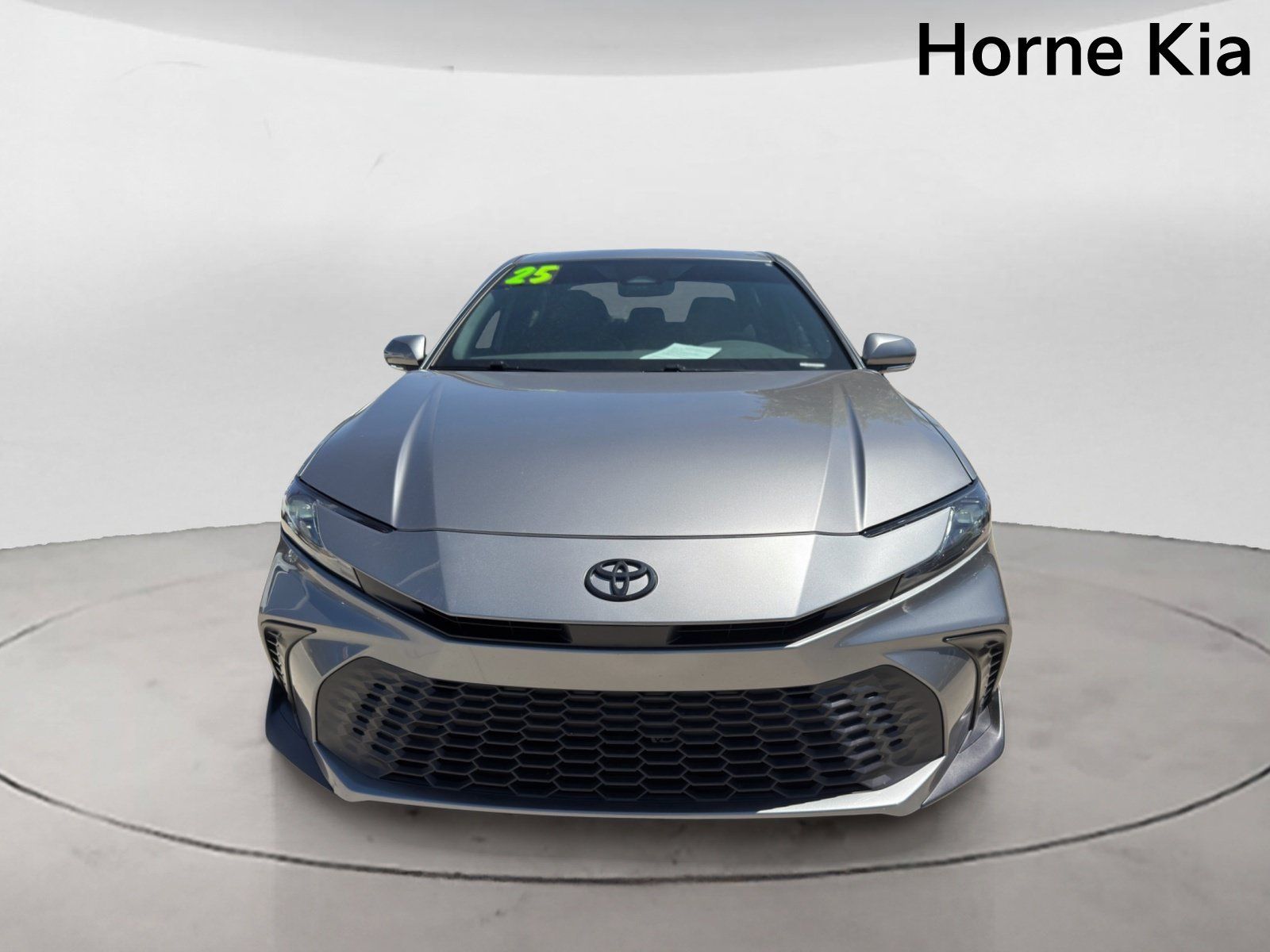 Used 2025 Toyota Camry SE w/ Convenience Package FWD image 5