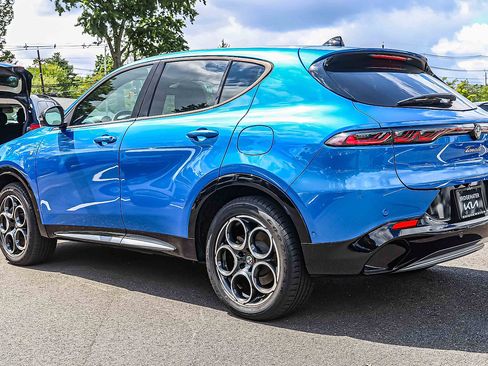Used 2024 Alfa Romeo Tonale Veloce w/ Active Assist Package AWD/4WD image 4