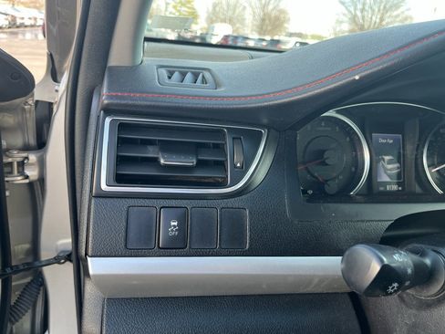 Used 2016 Toyota Camry SE image 18