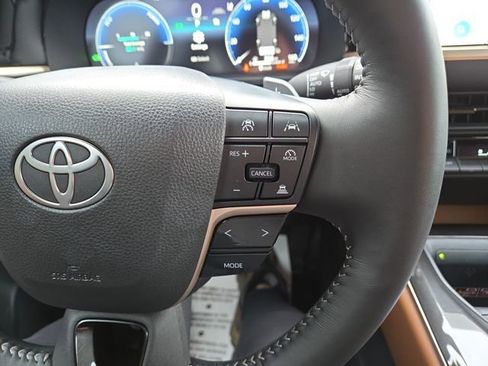 Used 2025 Toyota Crown Signia image 18