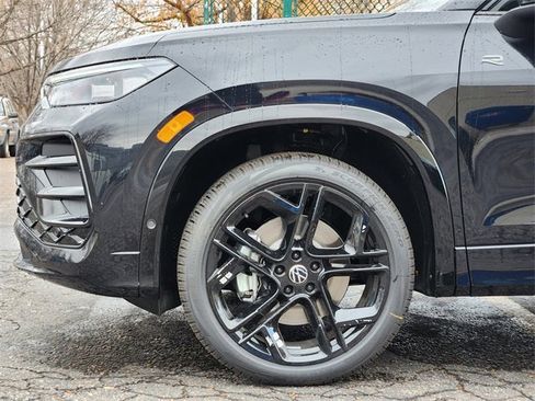 New 2026 Volkswagen Tiguan SE R-Line image 8