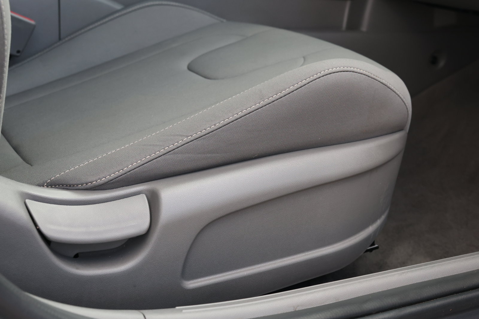 Used 2025 Hyundai Elantra SEL FWD image 33