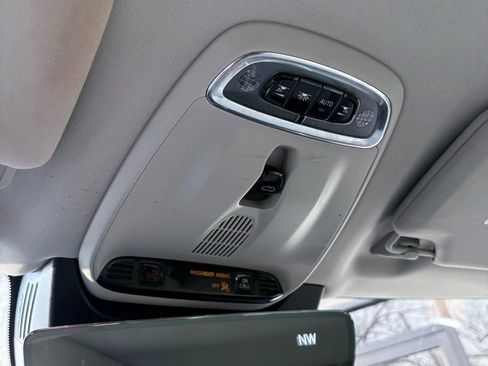 Used 2021 Volvo XC90 T6 Momentum image 32