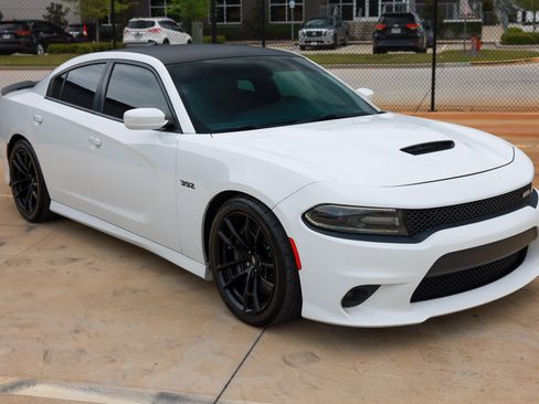 Used 2018 Dodge Charger R/T RWD image 19