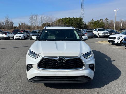Used 2023 Toyota Highlander Limited image 3