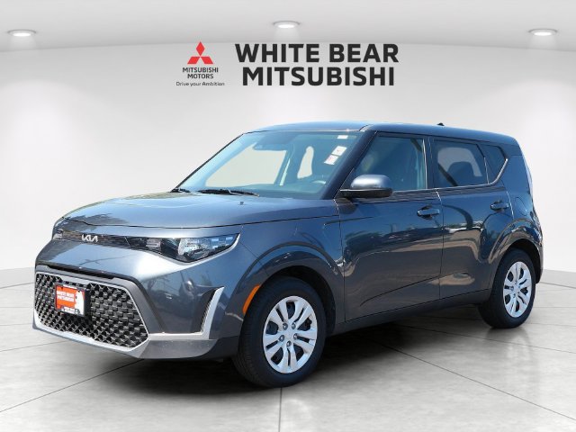 Used 2025 Kia Soul LX FWD image 2