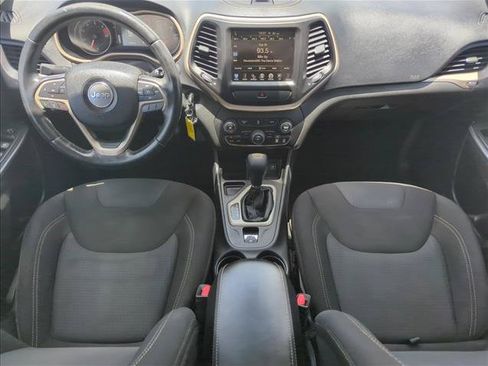 Used 2016 Jeep Cherokee Latitude FWD image 19