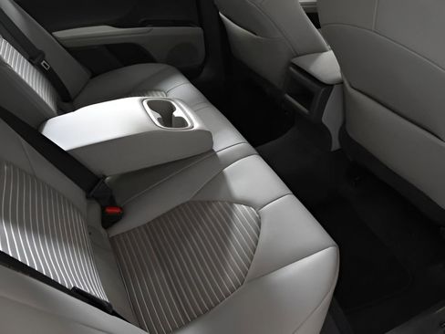 Used 2021 Toyota Camry SE image 25