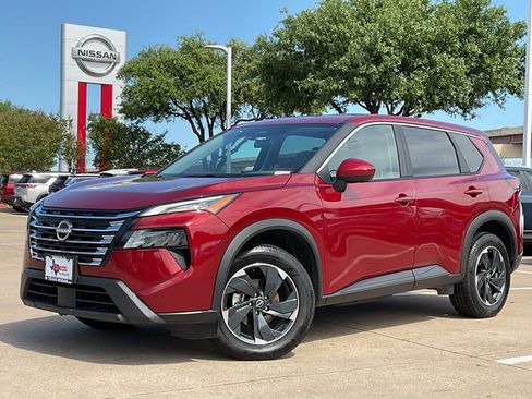 Used 2025 Nissan Rogue SV image 2