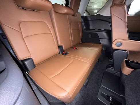 New 2025 Nissan Pathfinder Platinum image 19