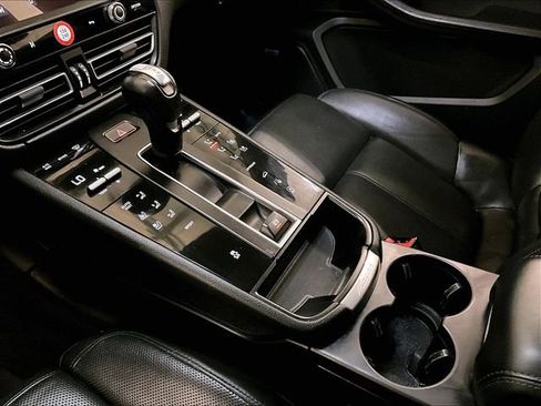 Used 2023 Porsche Macan AWD/4WD image 16