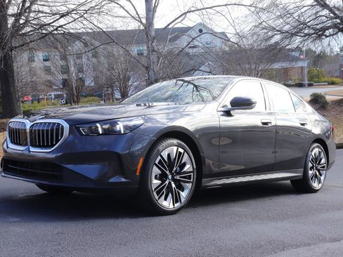 Used 2025 BMW 530i w/ Executive Package image 46