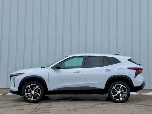 Used 2024 Chevrolet Trax RS w/ Driver Confidence Package image 3