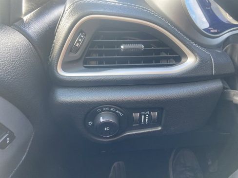 Used 2022 Chrysler Pacifica Touring-L w/ S Appearance Package image 18