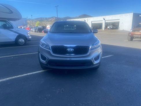 Used 2018 Kia Sorento L image 2