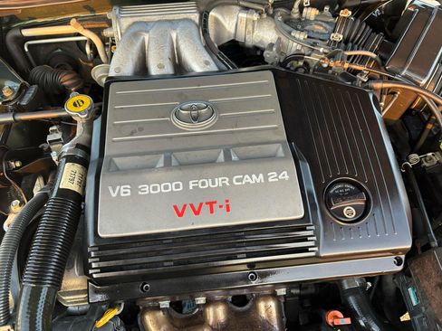 Used 2004 Toyota Avalon XLS image 18