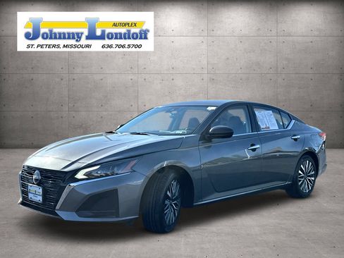Used 2025 Nissan Altima 2.5 SV FWD image 4