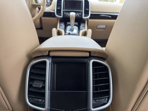 Used 2014 Porsche Cayenne S AWD/4WD image 22