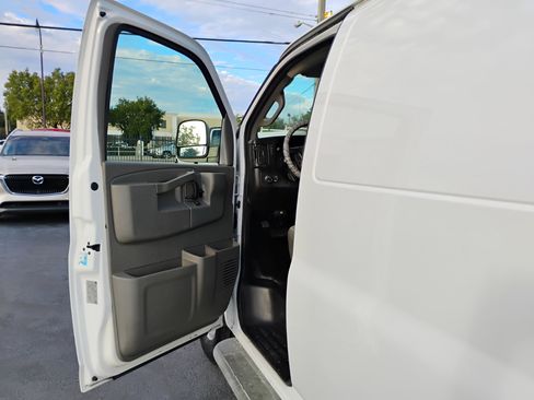 Used 2016 GMC Savana 2500 image 35