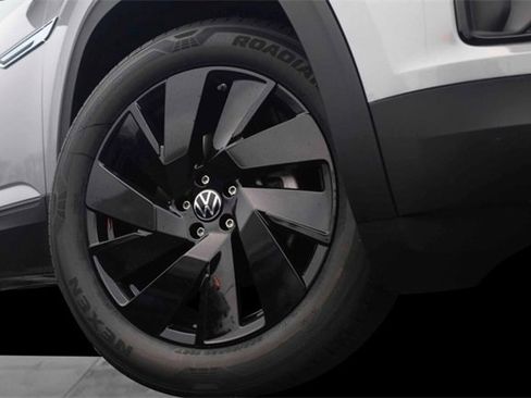 New 2026 Volkswagen Atlas Cross Sport SE image 3