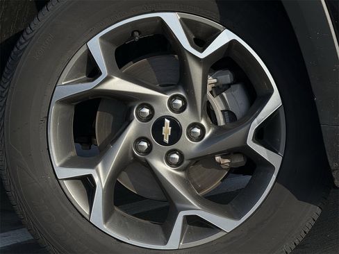 Certified 2025 Chevrolet Trax LT image 9