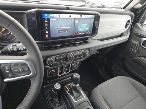 Used 2026 Jeep Wrangler Sahara image 32